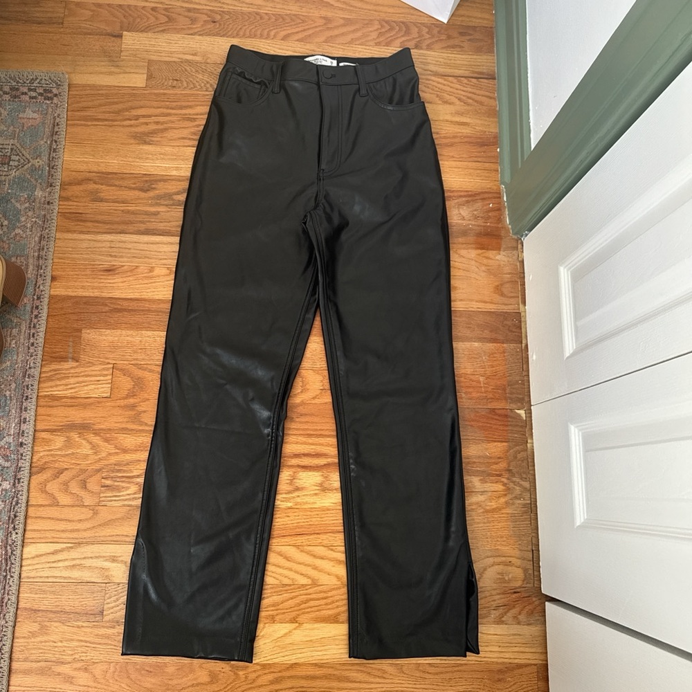 Abercrombie “The 90s Straight Ultra High Rise” Black Vegan Leather Pants